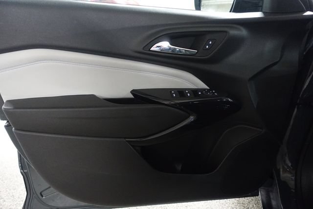 Used 2025 Chevrolet Trax LT FWD image 9