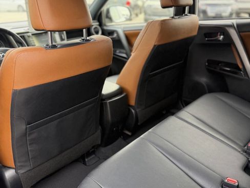 Used 2017 Toyota RAV4 SE w/ Advanced Technology Package image 5