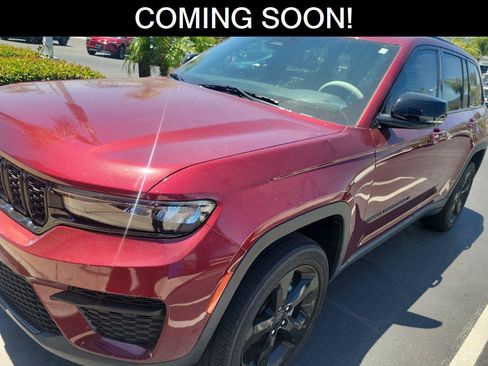 Used 2023 Jeep Grand Cherokee Altitude RWD image 1