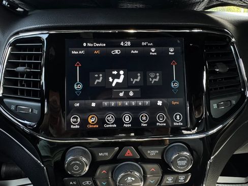 Used 2019 Jeep Grand Cherokee Limited AWD/4WD image 13