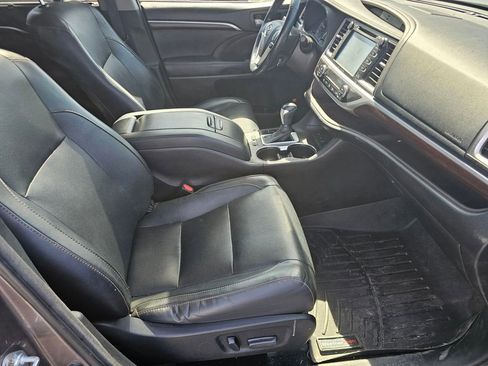 Used 2016 Toyota Highlander Limited Platinum AWD/4WD image 10