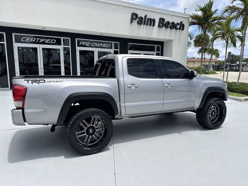 Used 2017 Toyota Tacoma TRD Sport w/ Tow Package RWD image 4