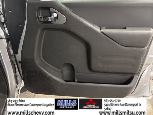 Used 2015 Nissan Frontier SV w/ SV Value Truck Package AWD/4WD image 15