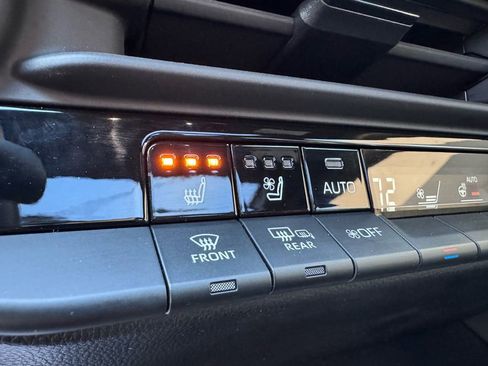 Used 2025 Toyota Crown Signia Limited image 25