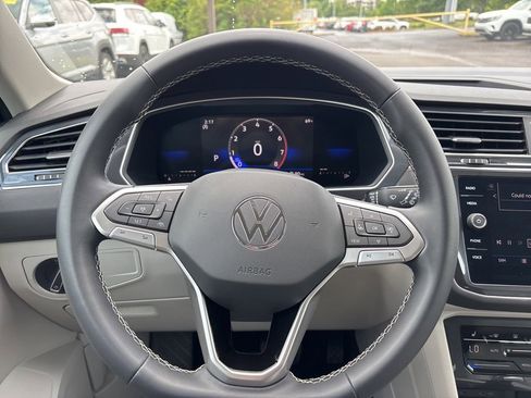 Used 2023 Volkswagen Tiguan SE FWD image 15