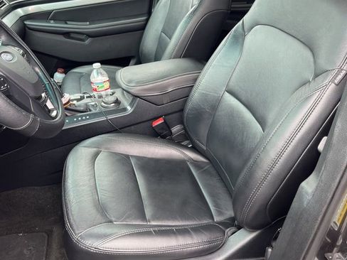 Used 2016 Ford Explorer XLT w/ Equipment Group 202A image 3