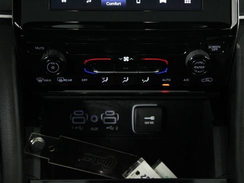 Used 2025 Jeep Grand Cherokee Laredo X RWD image 21