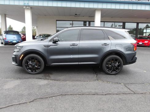 Used 2022 Kia Sorento SX image 2