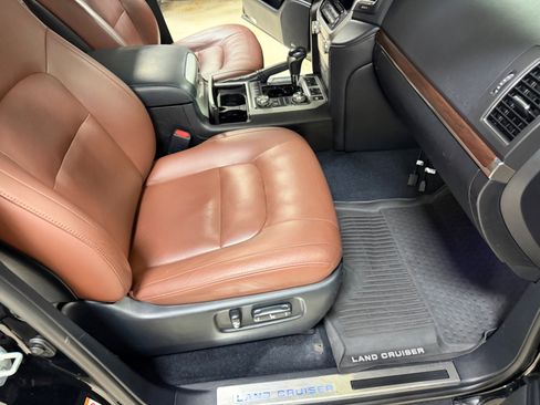 Used 2018 Toyota Land Cruiser w/ Carpet Mat Package AWD/4WD image 26