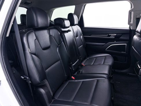 Certified 2025 Kia Telluride LX image 33