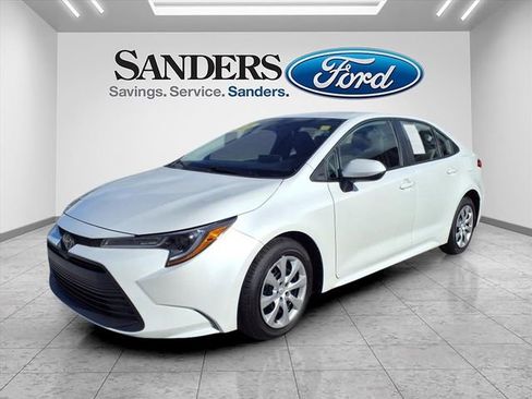 Used 2025 Toyota Corolla LE w/ Convenience Package image 5