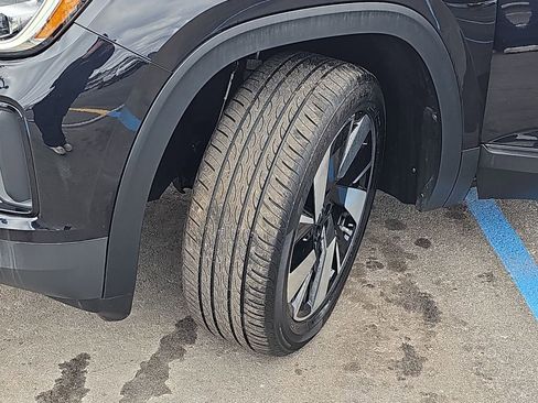 Used 2024 Volkswagen Atlas Cross Sport SE image 35