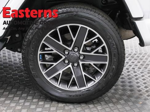 Used 2022 Jeep Wrangler Unlimited Sahara image 35