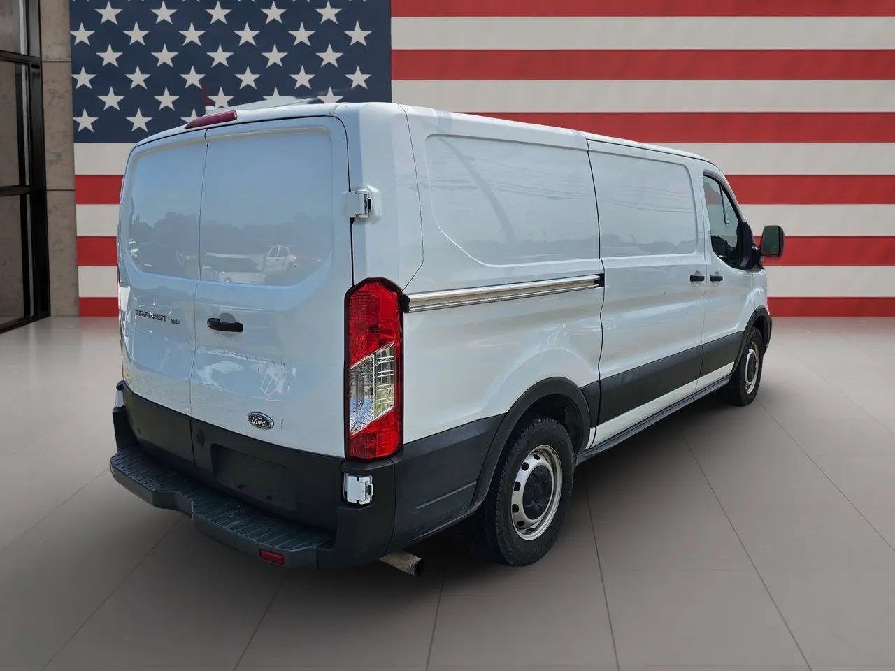 Used 2020 Ford Transit 150 Low Roof RWD image 12
