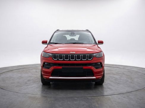 Used 2025 Jeep Compass Limited AWD/4WD image 2