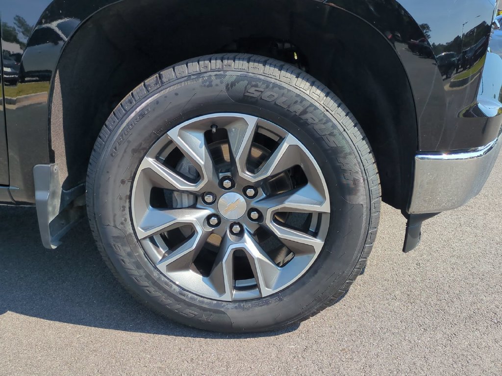 Used 2023 Chevrolet Silverado 1500 LT AWD/4WD image 10