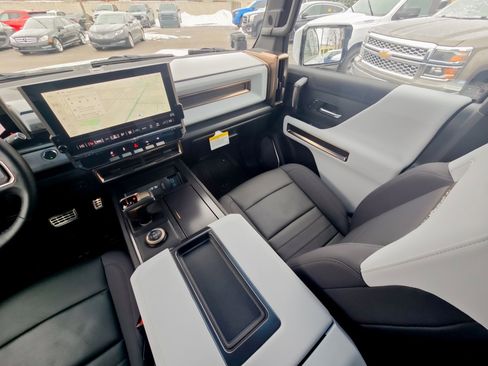 Used 2024 GMC Hummer EV 2X w/ LPO, Illumination Package image 25