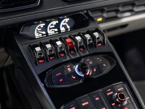 Used 2015 Lamborghini Huracan LP 610-4 image 38