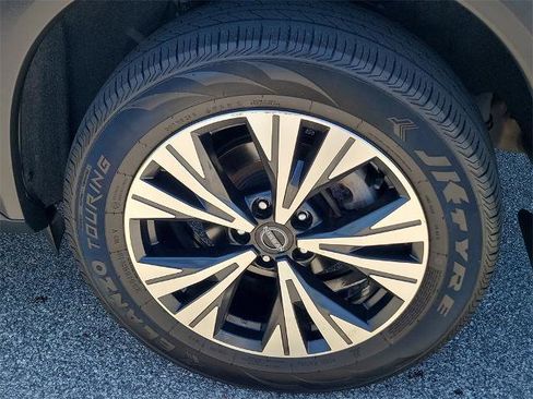 Certified 2022 Nissan Rogue SV image 13