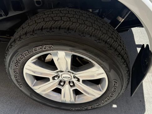 Used 2017 Ford F150 Platinum w/ Equipment Group 701A Luxury AWD/4WD image 7