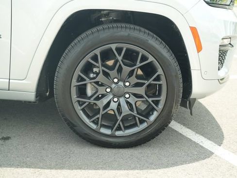 Used 2023 Jeep Grand Cherokee Summit AWD/4WD image 51