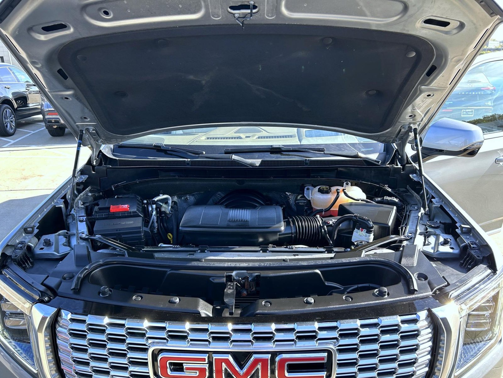 Used 2024 GMC Yukon Denali w/ Advanced Technology Package AWD/4WD image 33