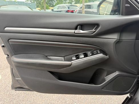 Used 2023 Nissan Altima 2.5 SR w/ SR Premium Package FWD image 28