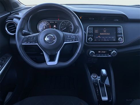 Used 2020 Nissan Kicks SR image 17