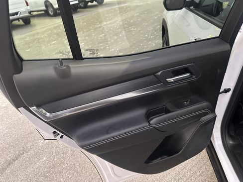 Used 2025 GMC Terrain Elevation image 17