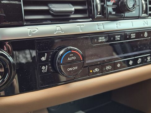 New 2026 Nissan Pathfinder Platinum FWD image 18