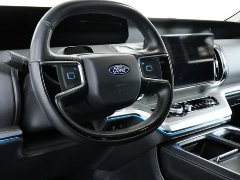 Certified 2025 Ford Expedition Platinum AWD/4WD image 20