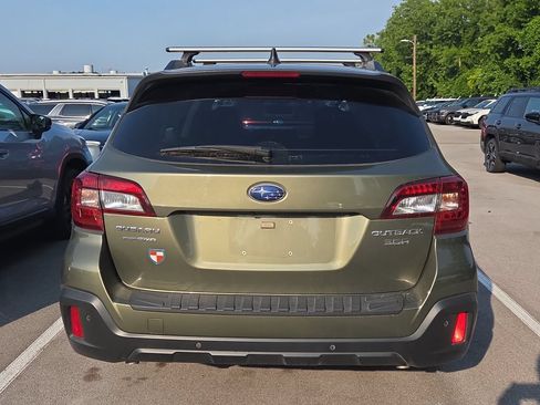 Used 2018 Subaru Outback 3.6R Touring w/ Popular Package #3 AWD/4WD image 7