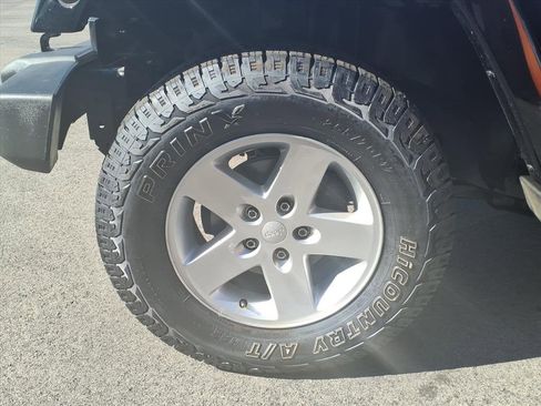 Used 2017 Jeep Wrangler Unlimited Sahara w/ Connectivity Group image 5