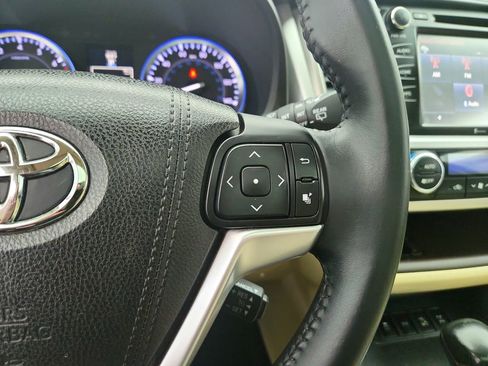 Used 2016 Toyota Highlander XLE AWD/4WD image 20