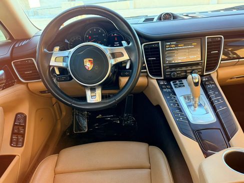 Used 2016 Porsche Panamera image 12