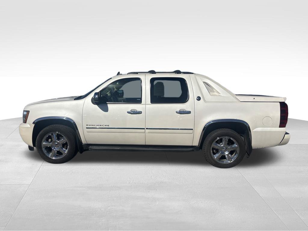 Used 2013 Chevrolet Avalanche LTZ AWD/4WD image 3
