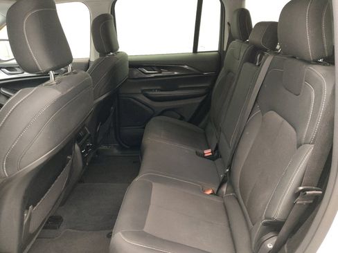Used 2023 Jeep Grand Cherokee Laredo RWD image 18