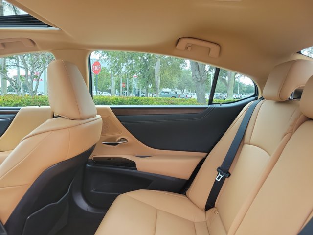 Used 2024 Lexus ES 350 w/ Premium Package FWD image 15