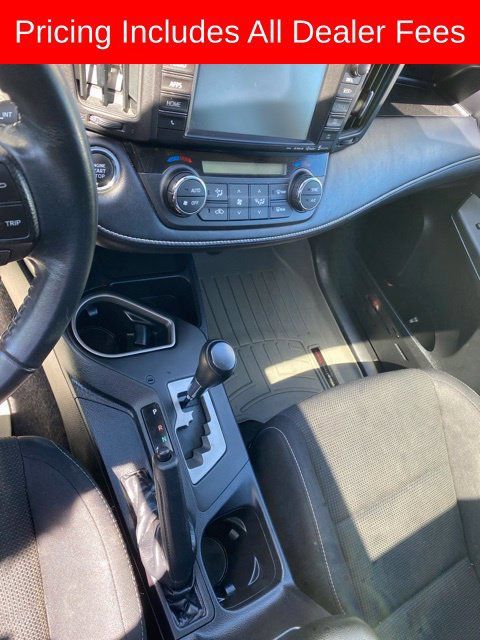 Used 2017 Toyota RAV4 XLE AWD/4WD image 4