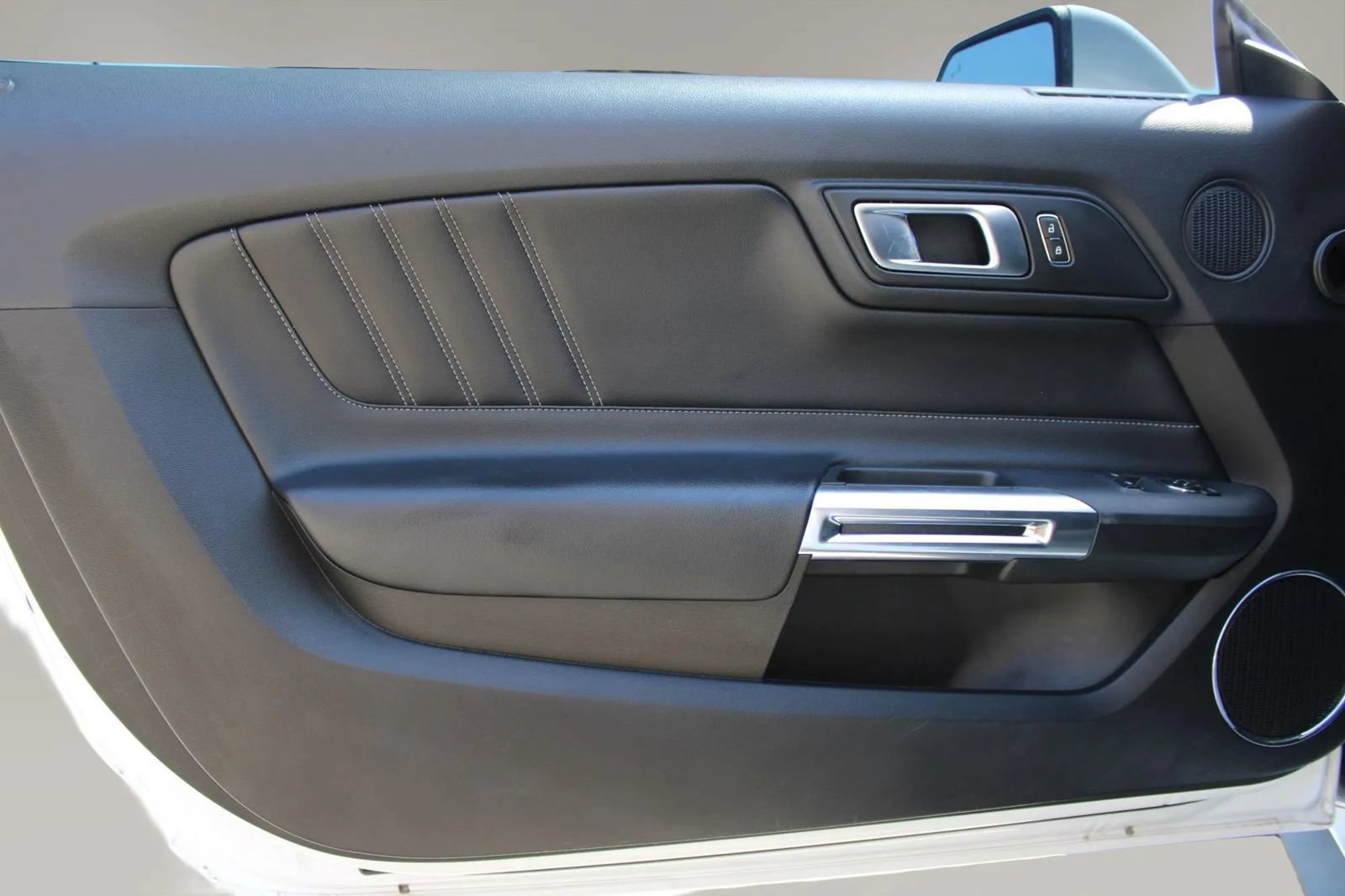 Used 2022 Ford Mustang Premium RWD image 8
