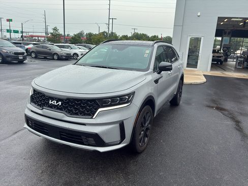 Used 2023 Kia Sorento SX AWD/4WD image 3