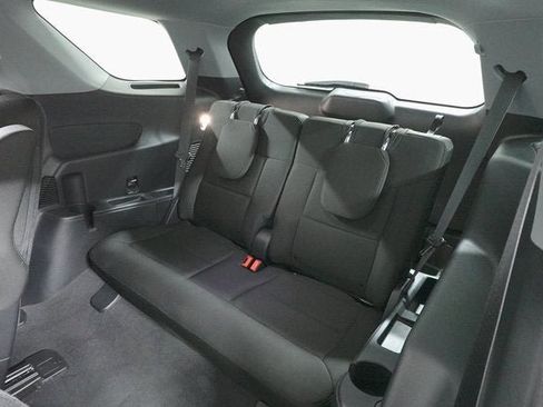 Used 2022 Ford Explorer XLT image 25