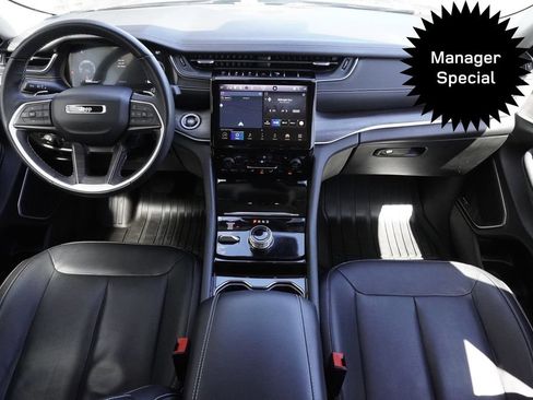 Used 2022 Jeep Grand Cherokee L Limited w/ Black Appearance Package AWD/4WD image 9