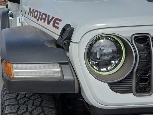 Used 2026 Jeep Gladiator Mojave AWD/4WD image 7