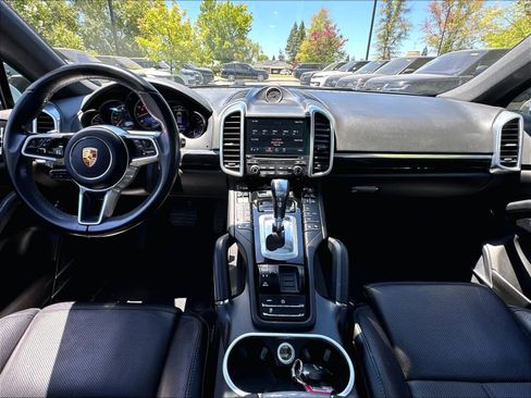 Used 2017 Porsche Cayenne Platinum Edition AWD/4WD image 18