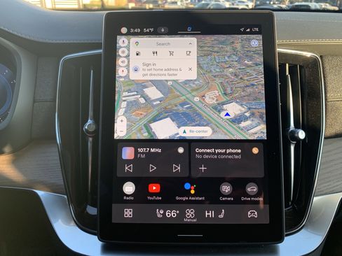 Used 2025 Volvo XC90 B5 Plus image 24