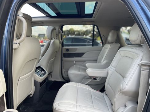 Used 2018 Lincoln Navigator L Select w/ Technology Package image 25