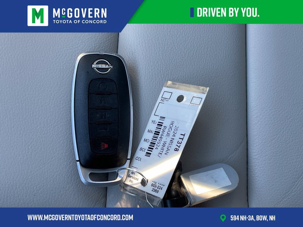 Used 2024 Nissan Rogue SL AWD/4WD image 40