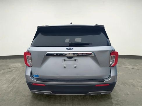 Used 2023 Ford Explorer XLT w/ Equipment Group 202A image 4