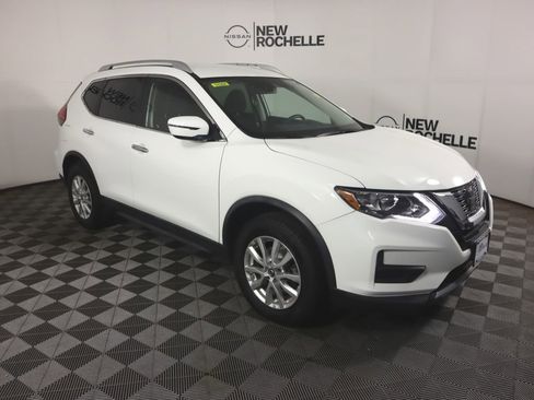Used 2020 Nissan Rogue SV image 4